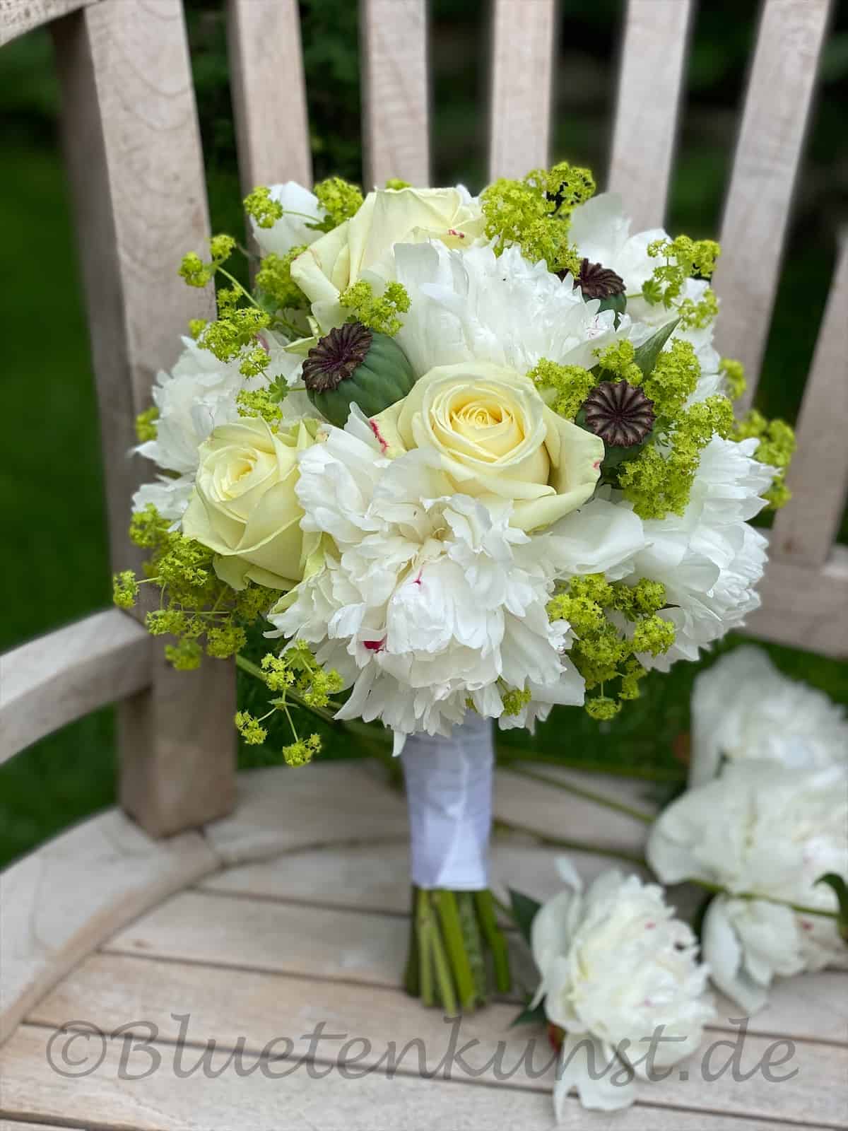 Brautstrauß in weiß für Gartenglück & Blütenkunst aus Pörnbach